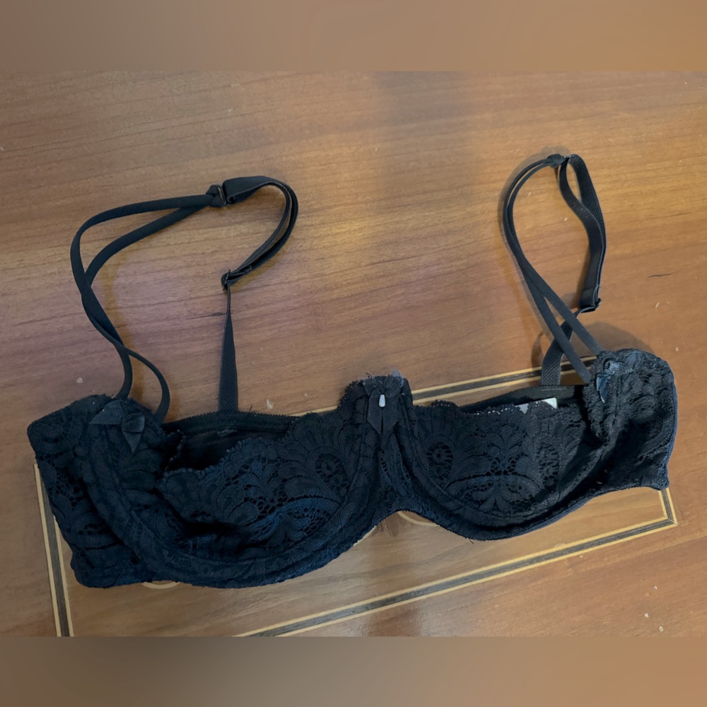 Cupless Sexy Fredericks of Hollywood Bra Y2K era size 34